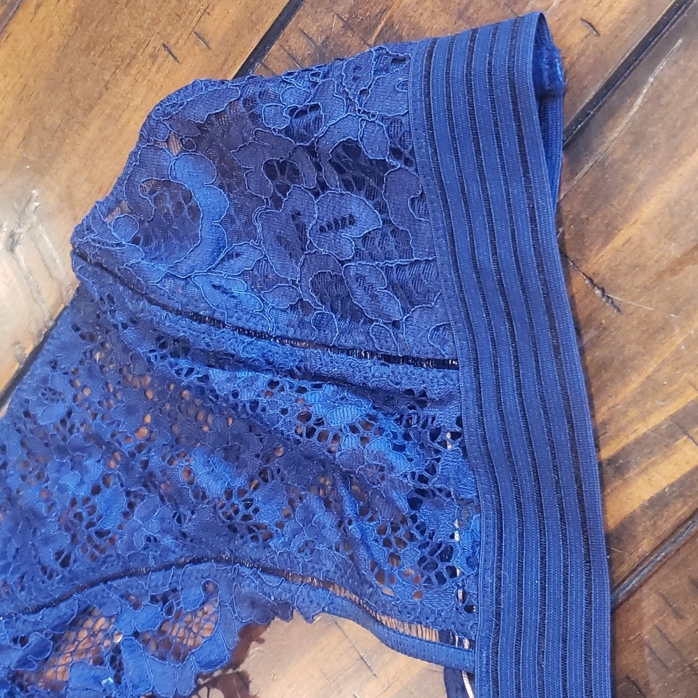 Victorias secret lace keyhole halter bra - Picture 4 of 7